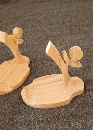 Деревянная подставка для телефона 2