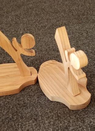 Дерев'яна підставка для телефона