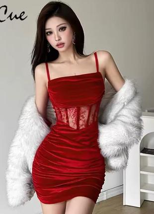 Неймовірна стильна вечірня сукня