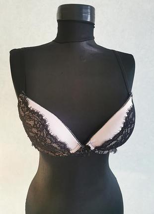 Красивый кружевной бюстгальтер женский