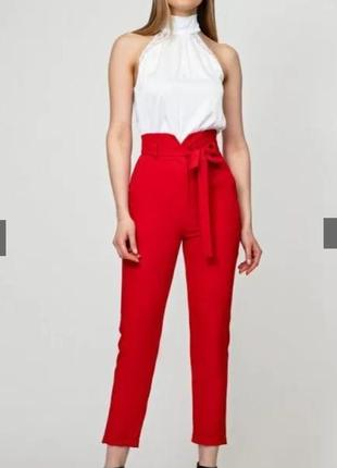 Женские классические брюки с ремешком