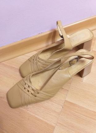 Нюдові босоніжки/38р