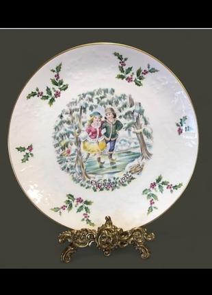 Прекрасная рождественская тарелка royal doulton.