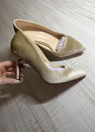 Туфлі оксамитові човники на підборах бежеві