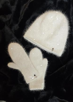 Шапка біні та рукавички з ангори та королівською пайєткою