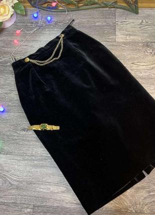 Жіноча юбка довжини міді