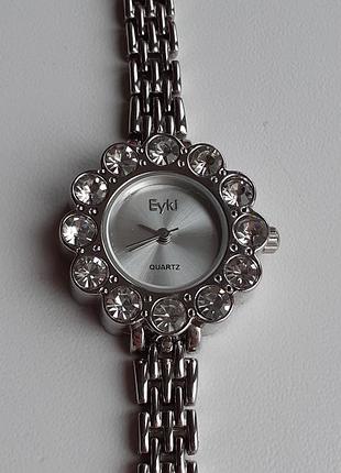 Жіночий годинник