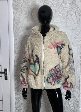 Кофта меховушка з капюшоном шубка волохате зіп-худі у крутий принт bershka, m-l