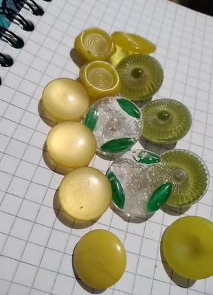 Винтажные пуговицы, салатный оттенок, пластик. продаются все вместе.