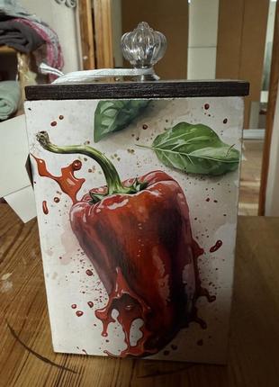 Деревʼяна коробка
