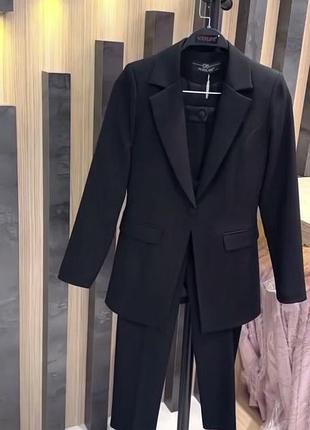 Жіночий костюм у 7 кольорах