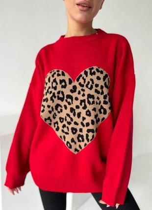 Свитер в стиле oversize с сердечком
