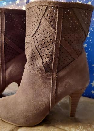 Ботиночки  с перфорацией . натуральная замша. размер 36