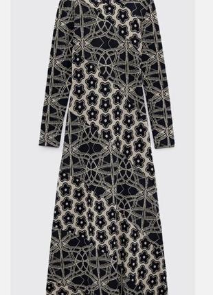 Длинное трикотажное платье zara с длинным рукавом с вырезом на спинке