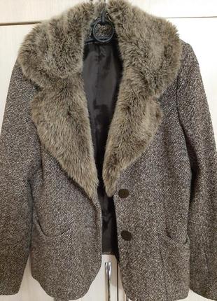 Пальто осеннее в отличном состоянии!!!