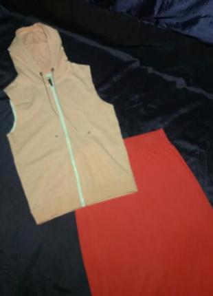 Жилетка з капюшоном персикового кольору. меланж