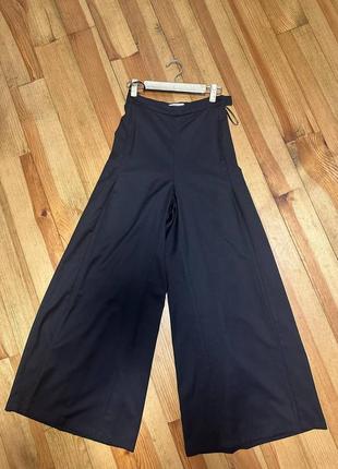 Чорні брюки палаццо