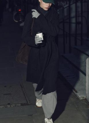 Стильне софт пальто з поясом zara