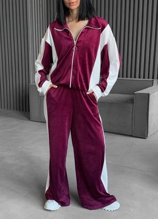 Велюровый комбинированный спортивный костюм с кофтой на молнии с манжетами со свободными брюками с карманами4 фото
