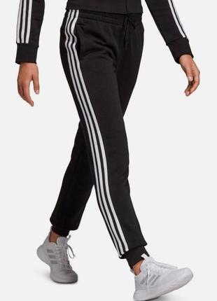 Теплые спорттивки adidas women essentials 3-stripes fleece pants