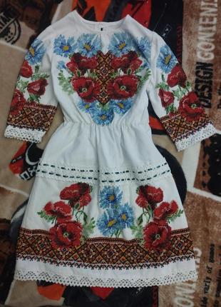 Платье вышито для девочки бисером