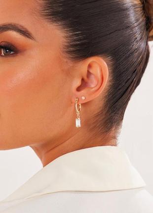 Серьги с белым камешками