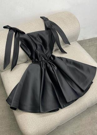 Вишукана атласна сукня