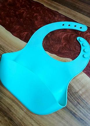 Нагрудник для кормления силиконовый