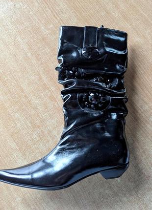 Сапоги демисезон глянцевая кожа. новые.
распродажа. размер 36,5