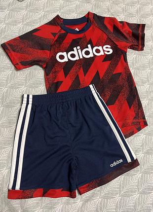 Спортивний костюм з шортами