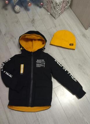 Продам демисезона куртку на мальчика и желтую шапку
