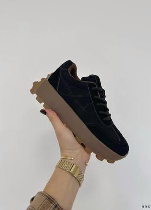 Кроссовки на платформе, выполненные из натурально замши