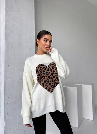 Свитер в стиле oversize с сердечком 7