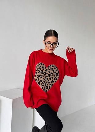 Свитер в стиле oversize с сердечком