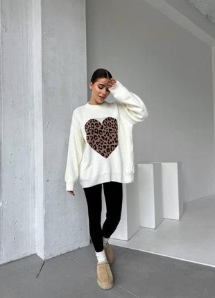 Свитер в стиле oversize с сердечком 5
