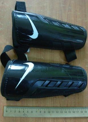 Футбольные щитки nike
