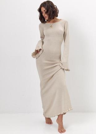 Вязаное платье макси с вырезом на спине