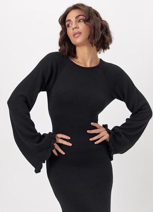 Вязаное платье макси с вырезом на спине