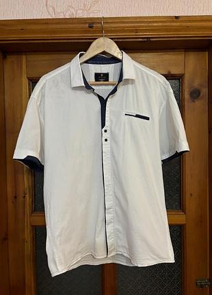 Мужская белая рубашка