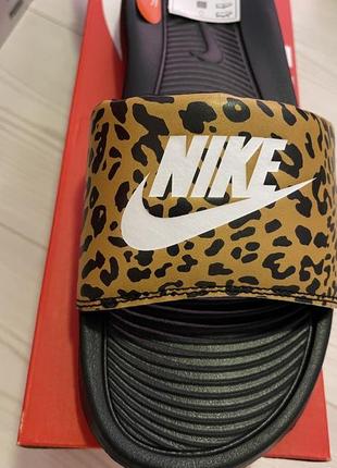Nike victori one side print леопардовые шлепанцы оригинал 39.5-40 размер