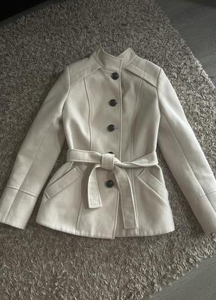 Пальто жіноче бежеве 42-44