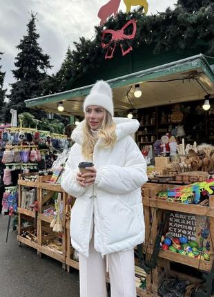 Стильний жіночий пуховик з капюшоном