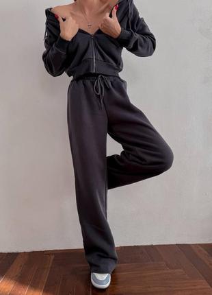 Жіночий спортивний костюм