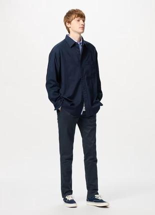 Брюки чинос мужские темно-синего цвета uniqlo, размер 31/32 (м)