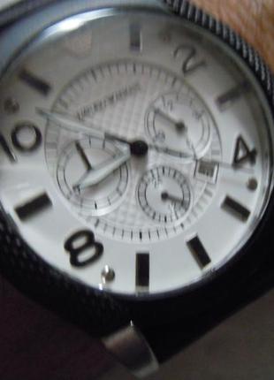 Часи новийе emporio-armani