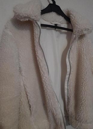 Шубка тедди divided h&m белая