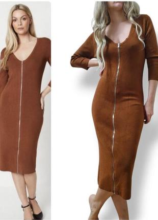 Трикотажное длинное силуэтное платье в рубчик шоколад мокко wallis