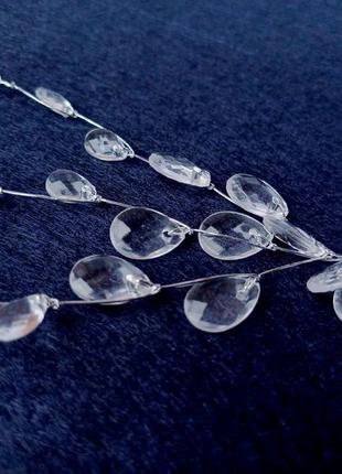 Гілочка з прозорими кристалами