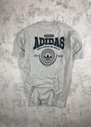 Сіра футболка adidas originals — стиль у кожній деталі!