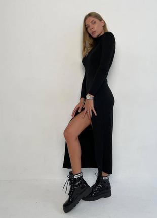 Длинное теплое платье с высоким разрезом